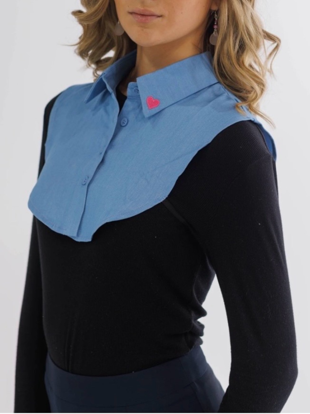 STYLE & TREND Blue Shirt Collar- Dickey with Pink Heart Accentuate O/S
